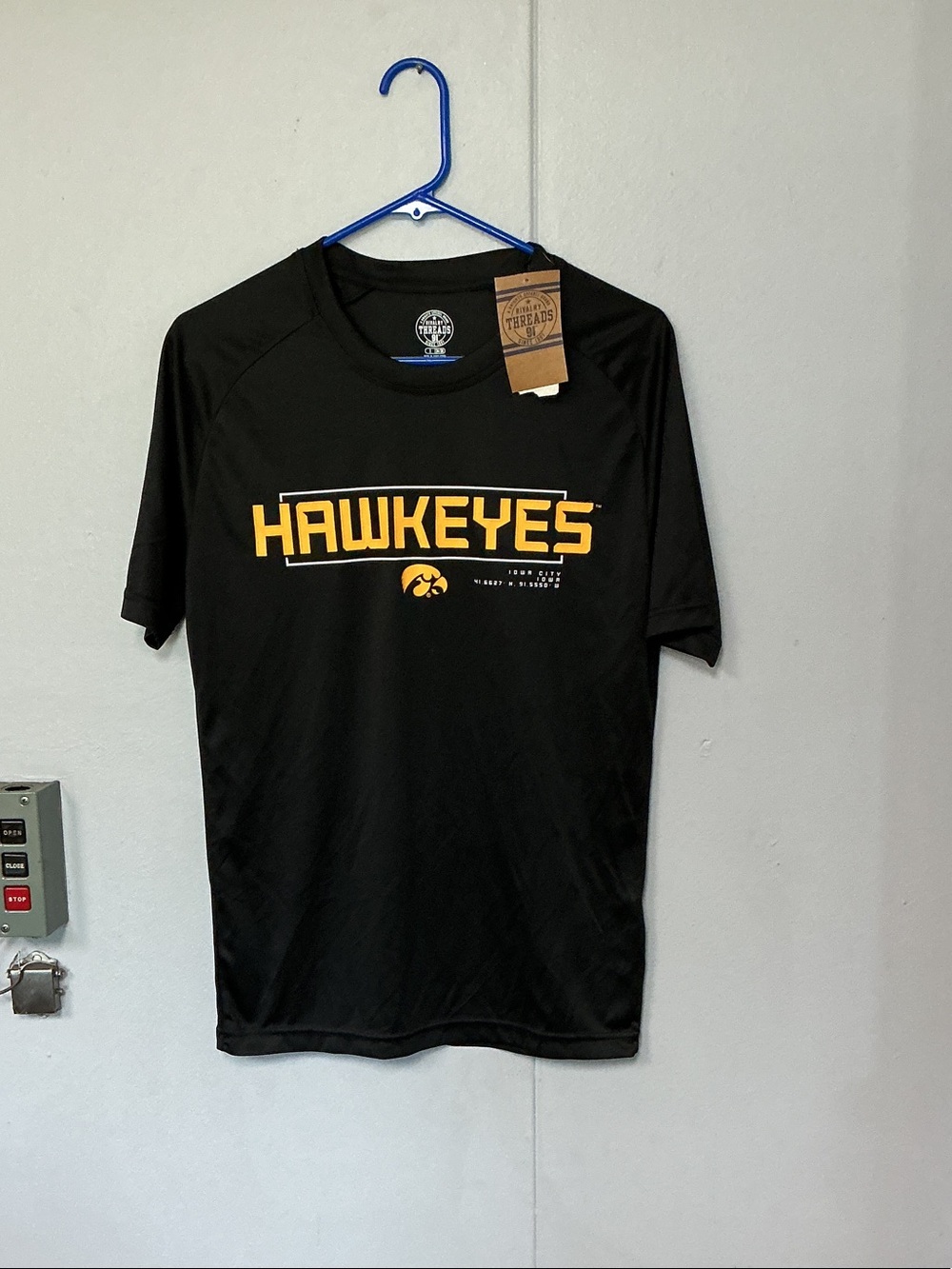 Rivalry Threads Men’s Iowa Hawkeyes Short Sleeve Tee